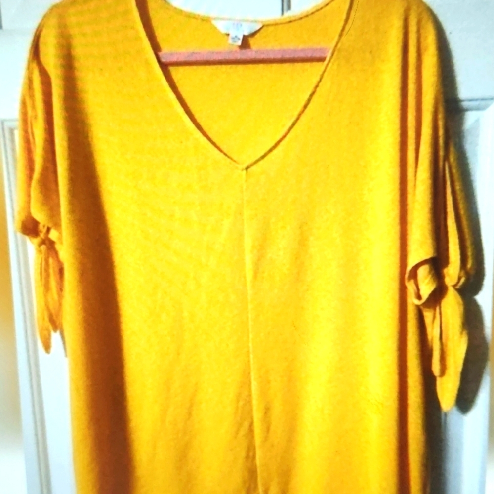 Time and Tru Women's V-Neck Tie Detail T-Shirt size XL (16 - 18) YELLOW